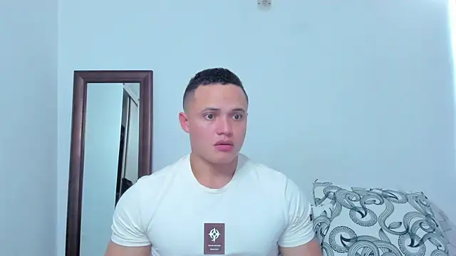 KingLevi01 online show from February 2026 10:17:01 PM