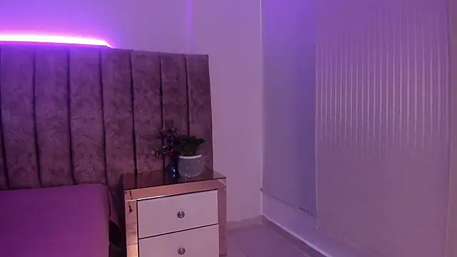 Ambeer fox  online show from April 2026 12:33:01 PM