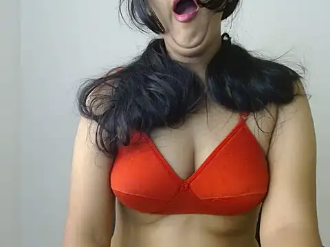priya 022 online show from October 2025 03:45:01 AM