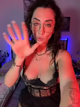 nikkaanderic online show from April 2026 07:36:02 PM