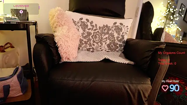 GingerAleMILF online show from April 2026 07:00:01 AM