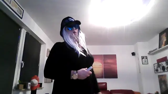 hellgirl1980 online show from September 2025 08:47:02 PM