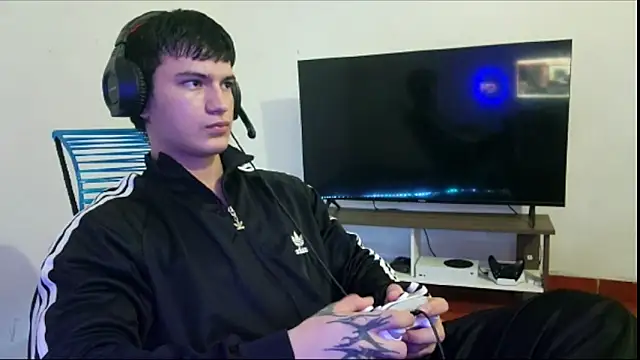 ErickWalton online show from November 2025 05:29:02 AM