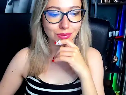 Snapshot of loveHeidi chatting on July 2026 09:03:02 AM loveHeidi online show from July 2026 09:03:02 AM