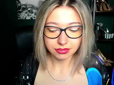 Snapshot of loveHeidi chatting on July 2026 04:33:02 AM loveHeidi online show from July 2026 04:33:02 AM