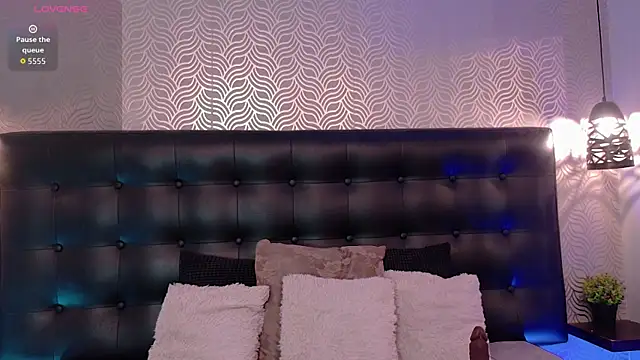 Snapshot of NaiaraMasson_ chatting on April 2026 12:18:02 PM NaiaraMasson online show from April 2026 12:18:02 PM