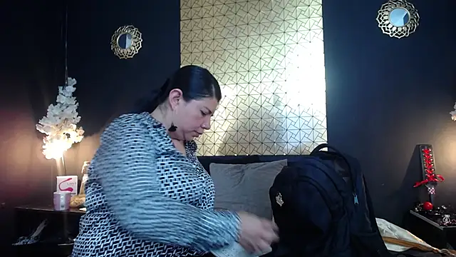 kinky momm online show from April 2026 03:45:01 PM