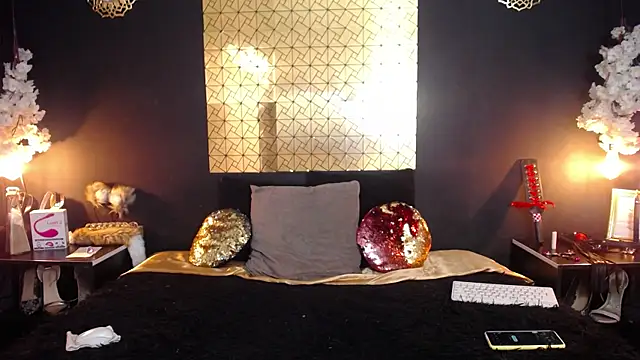 kinky momm online show from April 2026 03:27:02 PM