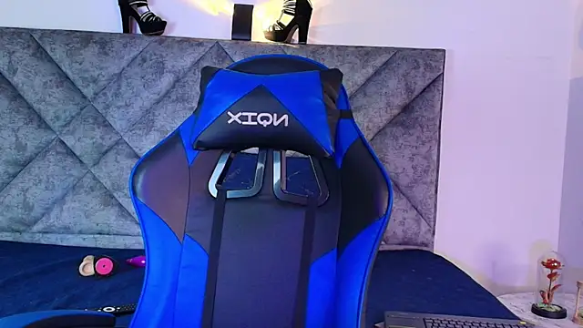 Shantey Laurent online show from November 2025 12:45:02 PM