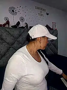 Shantey Laurent online show from February 2026 12:13:02 PM