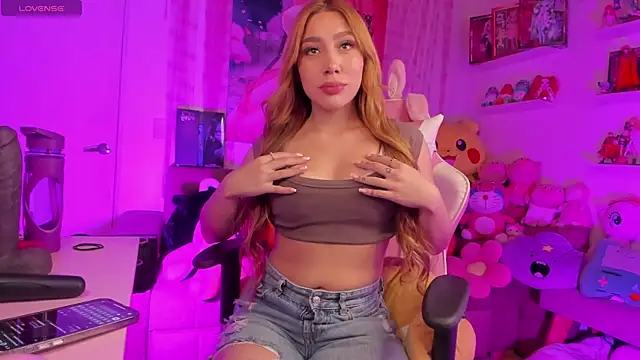 Issa Moon  online show from October 2025 12:23:01 AM