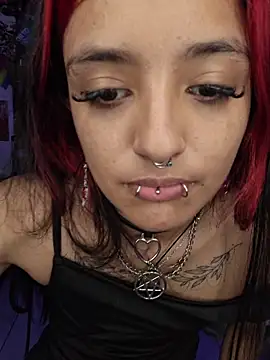 carolinerue online show from April 2026 01:07:01 AM