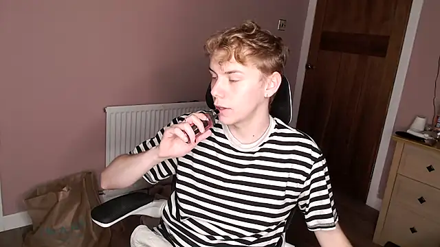 scottishtwink01 online show from September 2025 05:13:01 PM