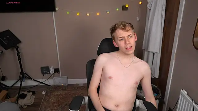 Snapshot of scottishtwink01 chatting on July 2026 08:57:02 PM scottishtwink01 online show from July 2026 08:57:02 PM