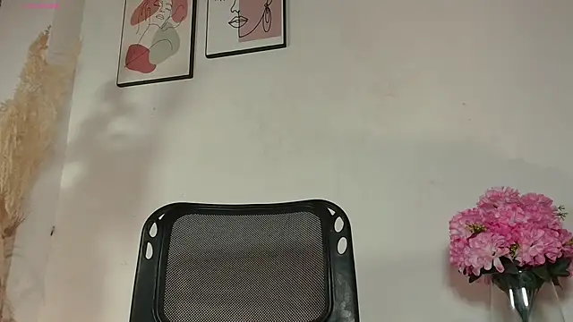 Missandy  online show from November 2025 08:19:02 PM