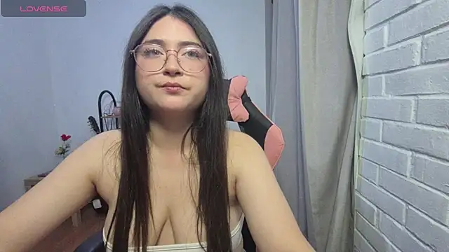 valentinauwu online show from March 2026 02:28:02 AM