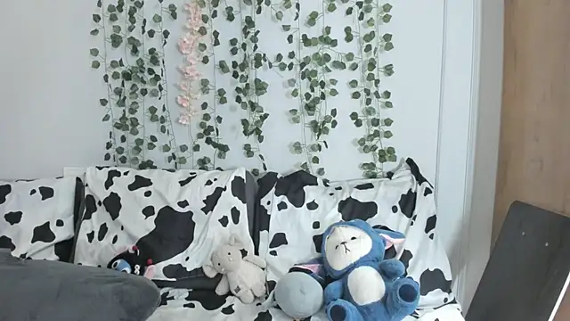 heexhia online show from October 2025 01:38:01 AM