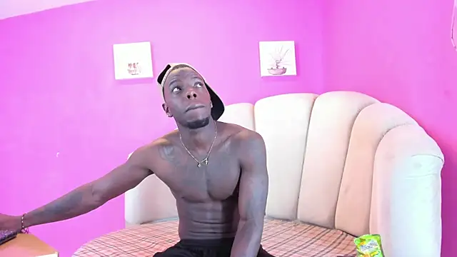 Snapshot of kingmaverickx chatting on October 2025 12:01:02 PM kingmaverickx online show from October 2025 12:01:02 PM