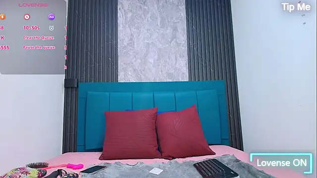 Caroline daring online show from February 2026 01:21:02 PM