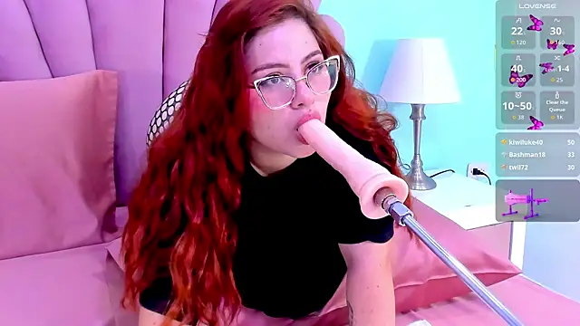 Snapshot of alana_glasses chatting on October 2025 12:00:02 PM alana glasses online show from October 2025 12:00:02 PM