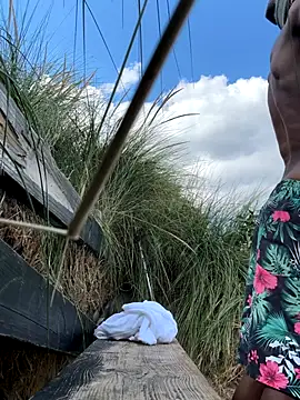 toy-boyluv online show from October 2025 06:38:02 PM