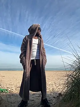 toy-boyluv online show from November 2025 03:33:02 PM