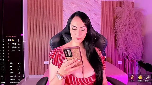 ashly moonn online show from October 2025 04:04:01 PM