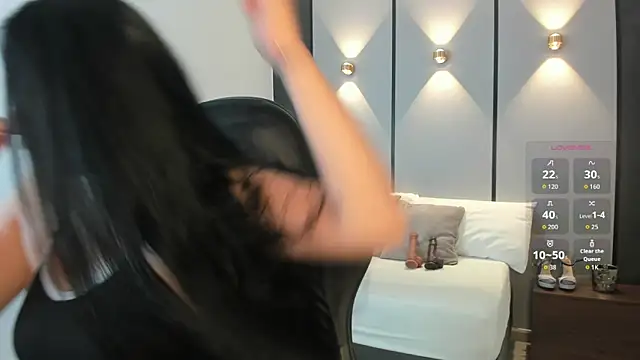 ashly moonn online show from April 2026 12:02:01 PM