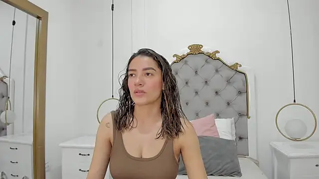 Snapshot of Skylerwhite02 chatting on May 2026 03:34:01 AM Skylerwhite02 online show from May 2026 03:34:01 AM