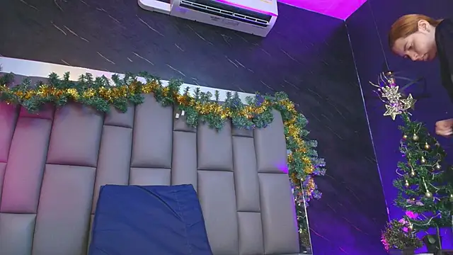 kissme luna online show from December 2025 07:11:02 PM