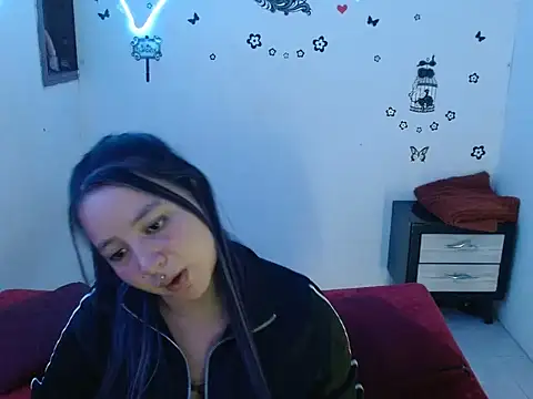 Mia2xsmith online show from November 2025 07:23:02 PM