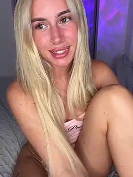 Snapshot of SexySaraxxoo chatting on June 2026 11:18:01 PM SexySaraxxoo online show from June 2026 11:18:01 PM