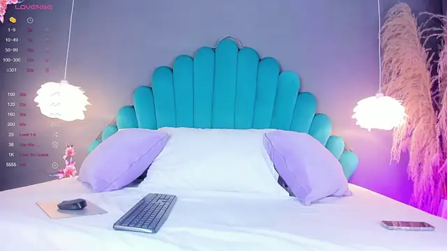 LunaBloomn online show from October 2025 05:13:02 PM