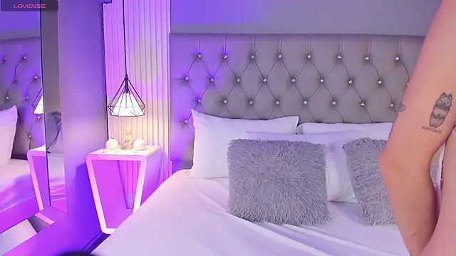 LunaBloomn online show from February 2026 04:58:02 PM