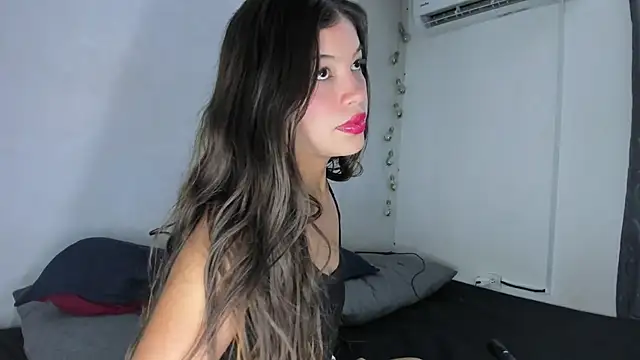 Snapshot of incogniitolove_ chatting on May 2026 12:06:02 AM incogniitolove online show from May 2026 12:06:02 AM