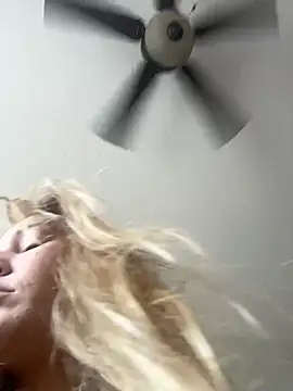 AllesandraLove online show from April 2026 07:27:02 PM