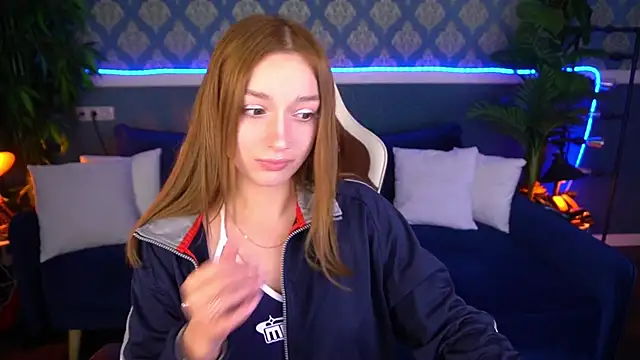 FoxyMayy online show from July 2026 07:10:02 PM