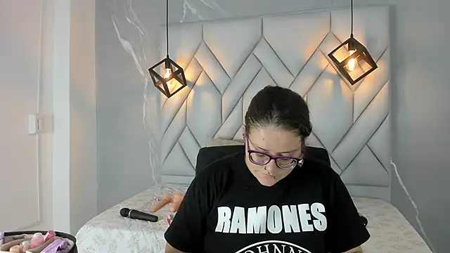 Snapshot of hellen_tirey chatting on September 2025 01:57:02 PM hellen tirey online show from September 2025 01:57:02 PM