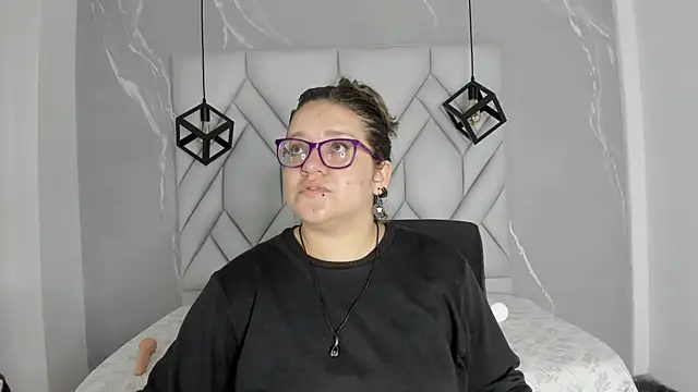 Snapshot of hellen_tirey chatting on September 2025 01:49:02 PM hellen tirey online show from September 2025 01:49:02 PM