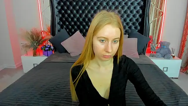 Snapshot of Alina_Blonde chatting on April 2026 01:41:02 PM Alina Blonde online show from April 2026 01:41:02 PM