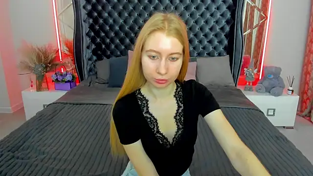 Snapshot of Alina_Blonde chatting on May 2026 05:35:01 AM Alina Blonde online show from May 2026 05:35:01 AM