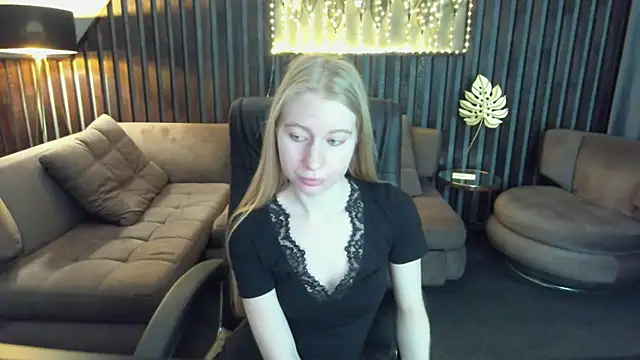 Snapshot of Alina_Blonde chatting on May 2026 02:56:01 PM Alina Blonde online show from May 2026 02:56:01 PM