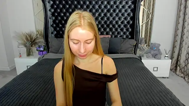 Snapshot of Alina_Blonde chatting on May 2026 11:40:01 AM Alina Blonde online show from May 2026 11:40:01 AM