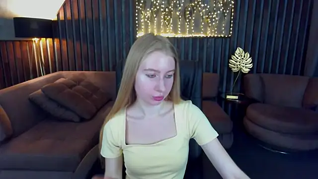 Snapshot of Alina_Blonde chatting on June 2026 05:49:02 AM Alina Blonde online show from June 2026 05:49:02 AM