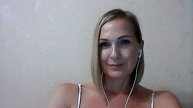 Snapshot of Rozinaa chatting on July 2026 06:06:02 PM Rozinaa online show from July 2026 06:06:02 PM