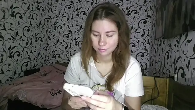 YourEmilie online show from September 2025 09:15:02 PM