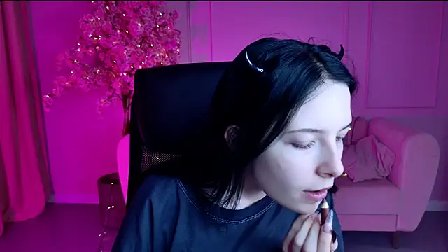 JulsMumi online show from October 2025 09:32:01 AM