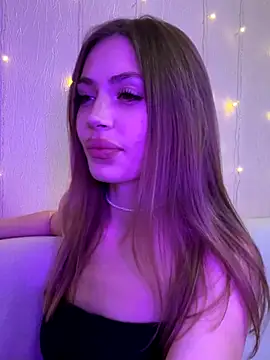 Elizabeth Tay online show from November 2025 04:42:02 PM