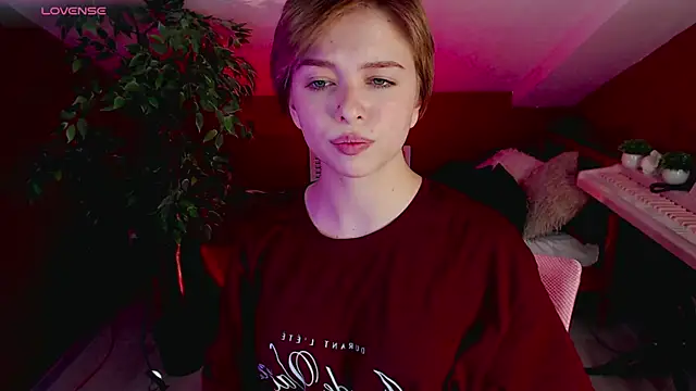 HypeQueen online show from October 2025 09:03:02 PM