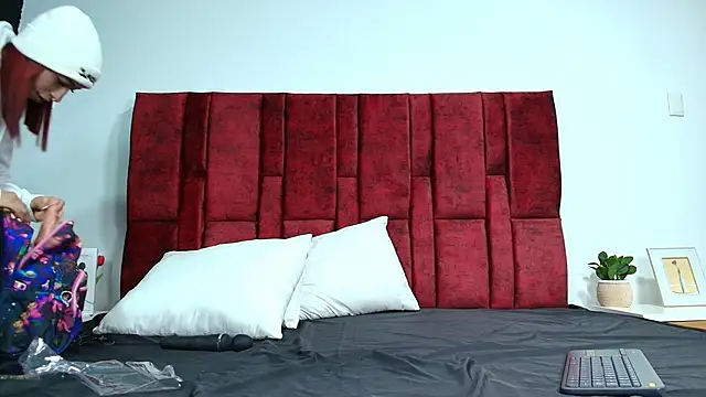 emma hearths online show from November 2025 08:41:02 PM